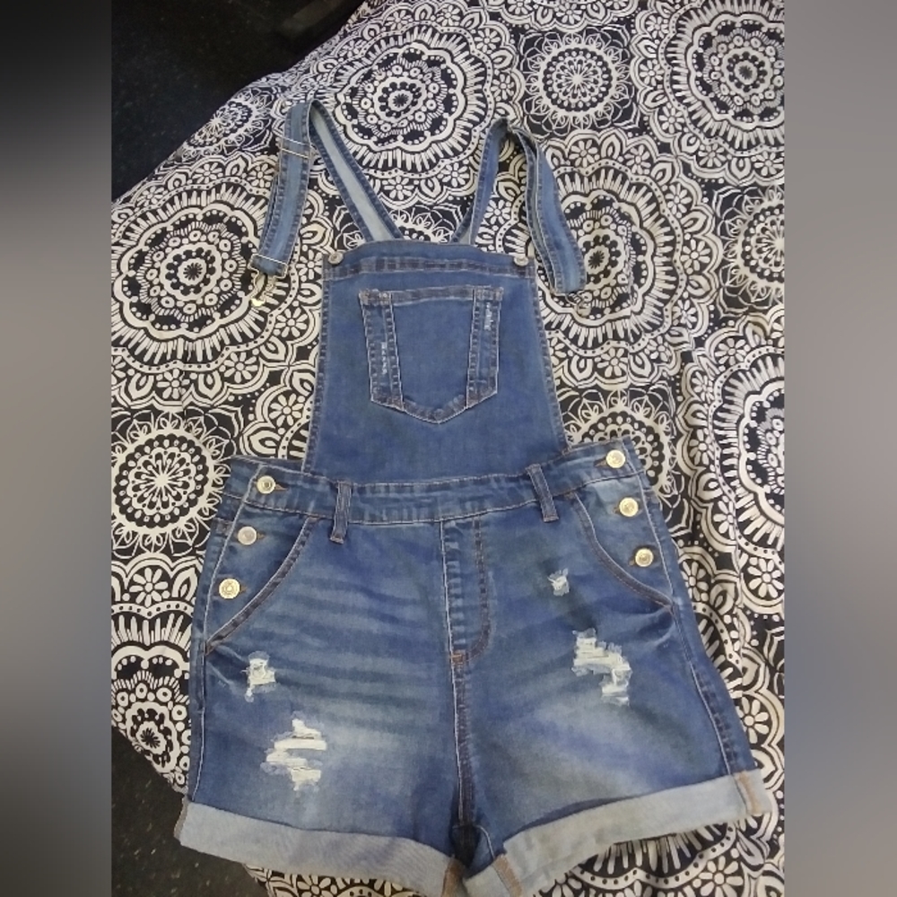 Overall shorts